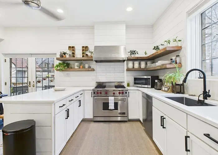 West Town Estate 6br, Game Room, Decks, 5gbps * Chicago