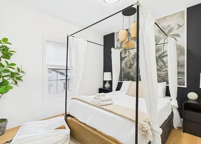 West Town Estate 6br, Game Room, Decks, 5gbps Hébergement de vacances