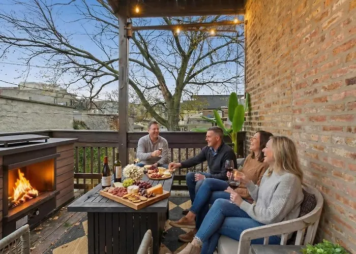 West Town Estate 6br, Game Room, Decks, 5gbps * Chicago