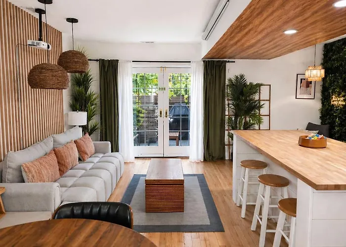 West Town Estate 6br, Game Room, Decks, 5gbps * Chicago