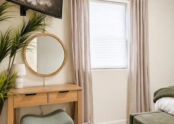 West Town Estate 6br, Game Room, Decks, 5gbps Hébergement de vacances Chicago